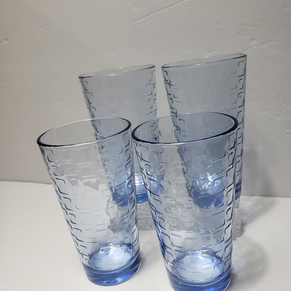 Vintage Set Of 4 CIRCLEWARE Light Blue Crystal Drinking Tumblers